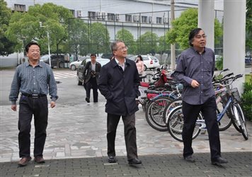 刚进草榴
大门